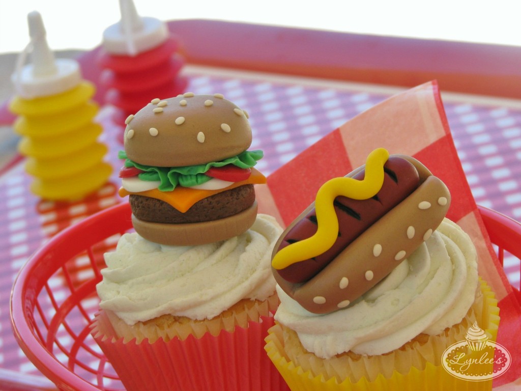 Fondant hamburger & hot dog tutorials ~ Lynlee's