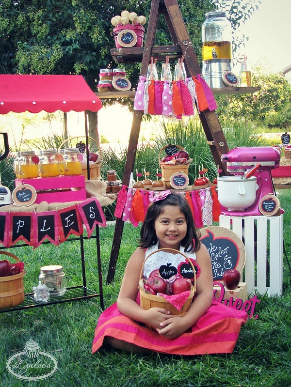 Anabelle's Apple Cider Stand ~ Lynlee's