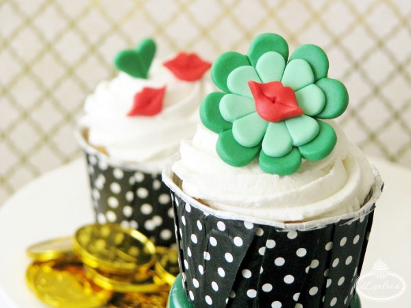 Kiss Me I'm Irish St. Patrick's Day cupcake fondant topper tutorial ~ Lynlee's