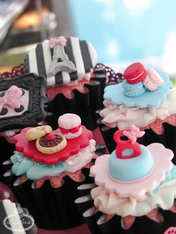 An American Girl in Paris Cupcakes ~ Lynlee's