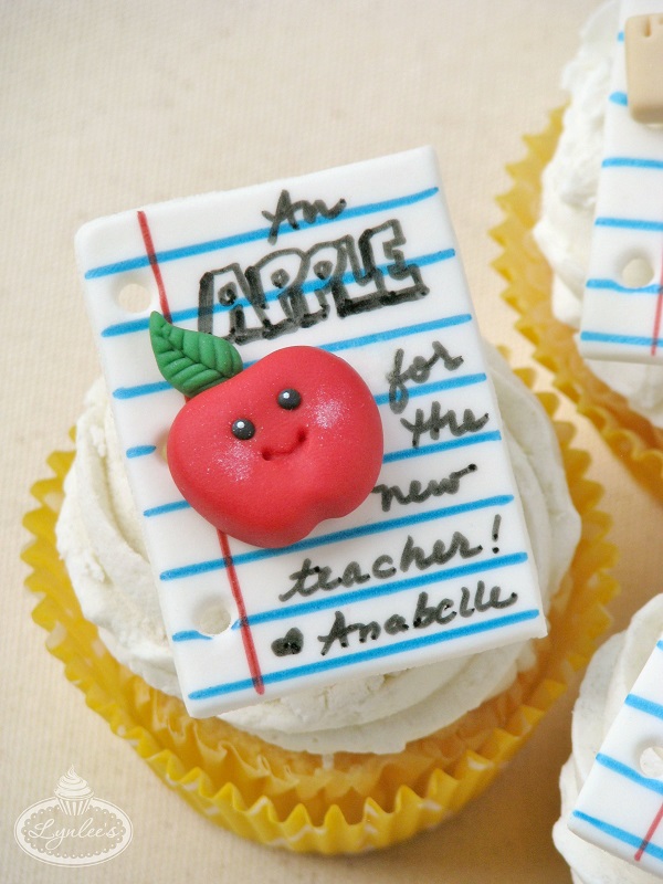Apple for the Teacher cupcake ~ Lynlee's