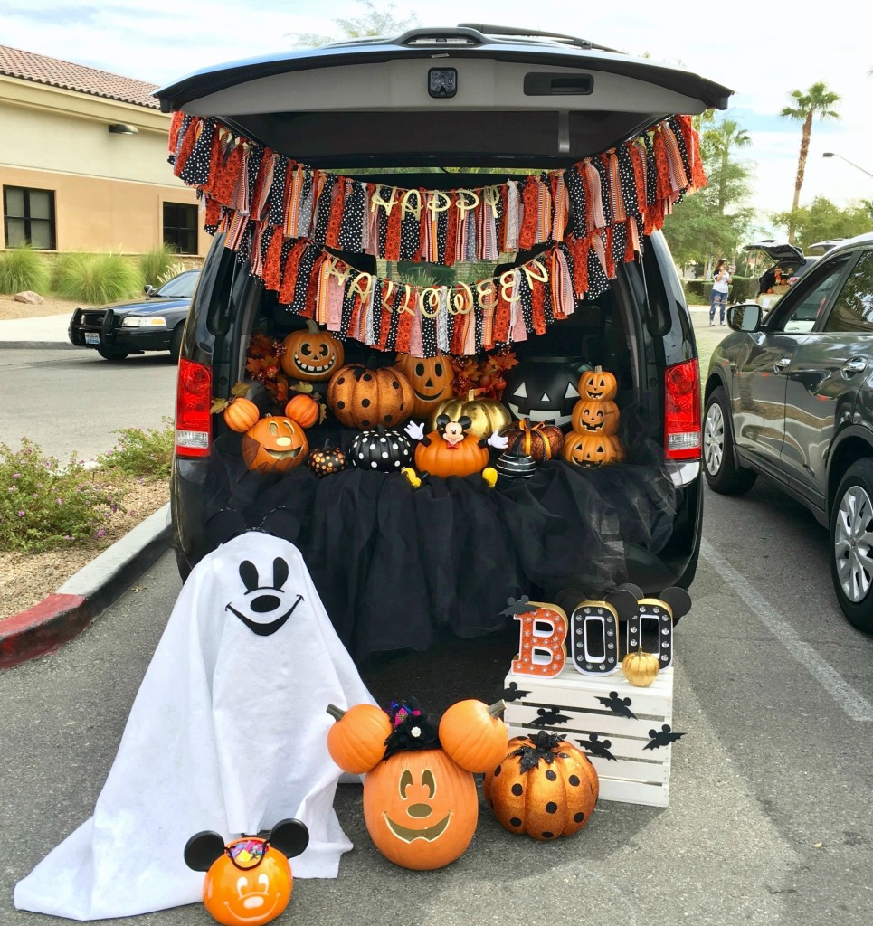 Mickey Trunk-or-Treat school set-up