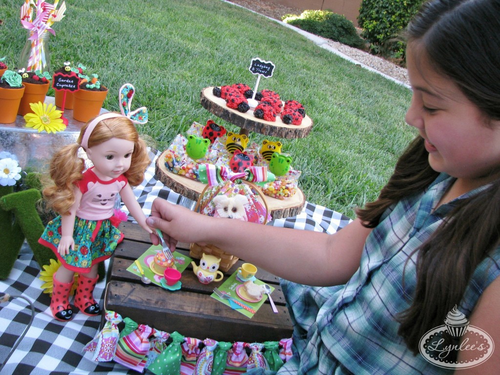 willas-garden-picnic-playing-tea-party