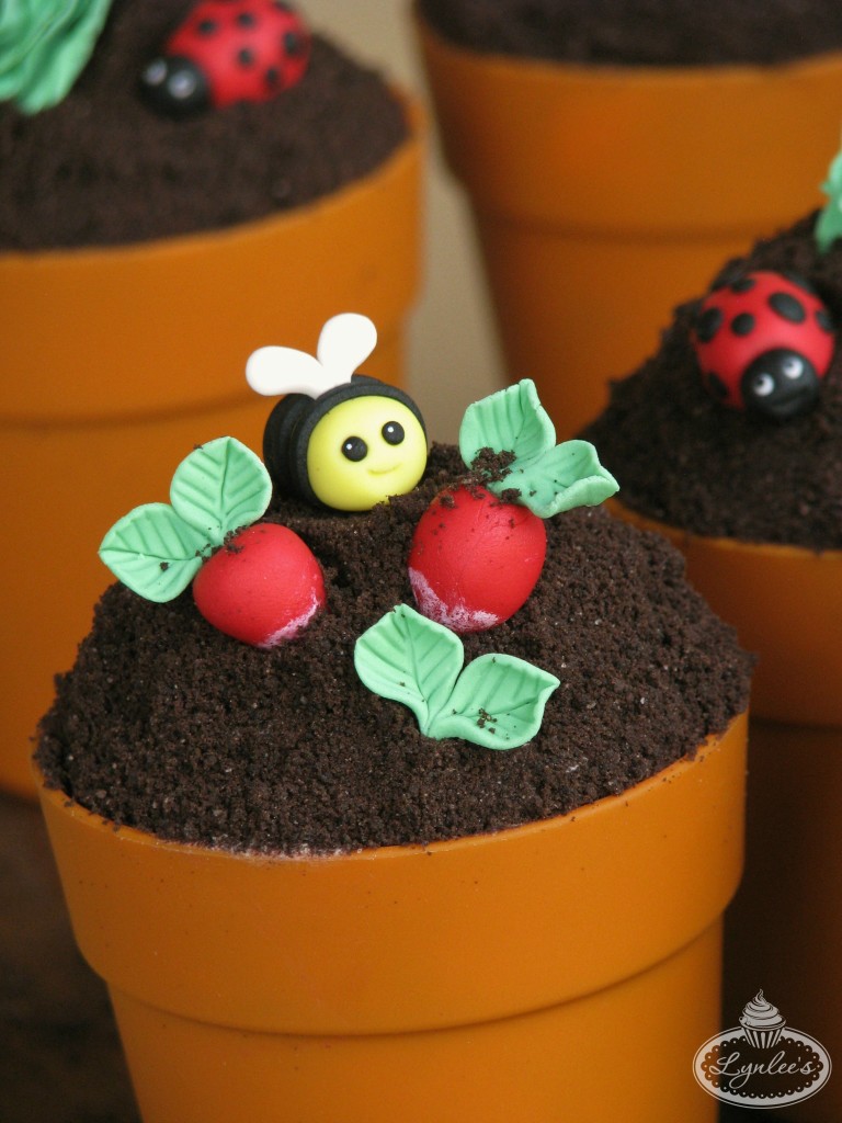 Bumblebee and Radishes Cupcake