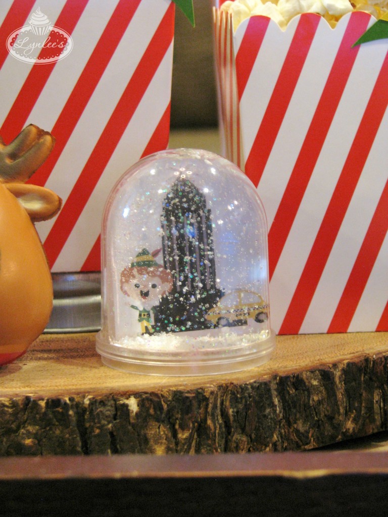 elf-movie-watch-party-diy-snowglobe