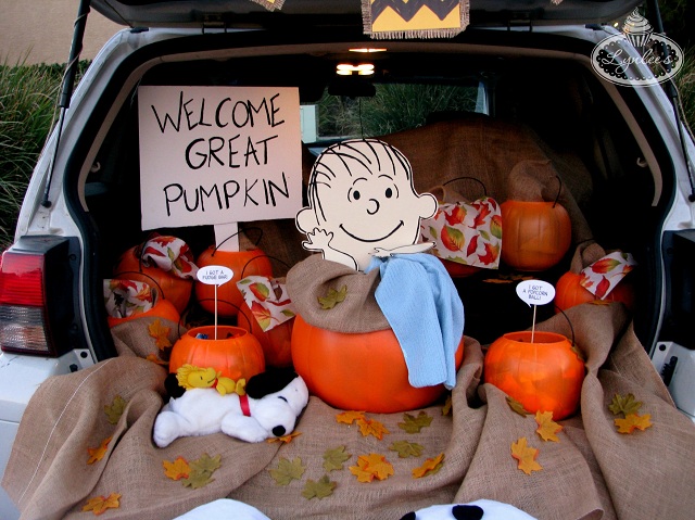Great Pumpkin Charlie Brown Trunk Or Treat Backdrop Linus Standup | Hot ...
