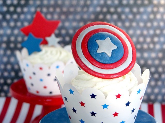 Captain America Cupcakes to Serve {and Protect}!