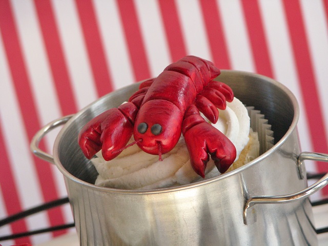 A Snappy Fondant Lobster Tutorial