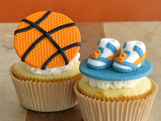 Nothin' But Net basketball cupcake tutorial ~ Lynlee's
