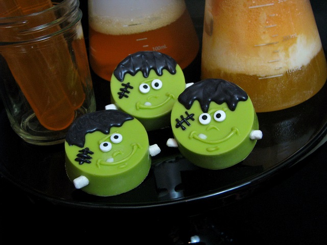 It’s Alive! Spooky Snacks with Frankenstein OREOs and Fanta Floats